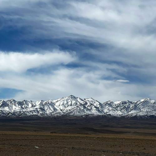 نگاه چه بی سرو صدا عاشق شدم با یک نگاه